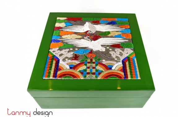 Square lacquer box with phoenix embroidery cap
